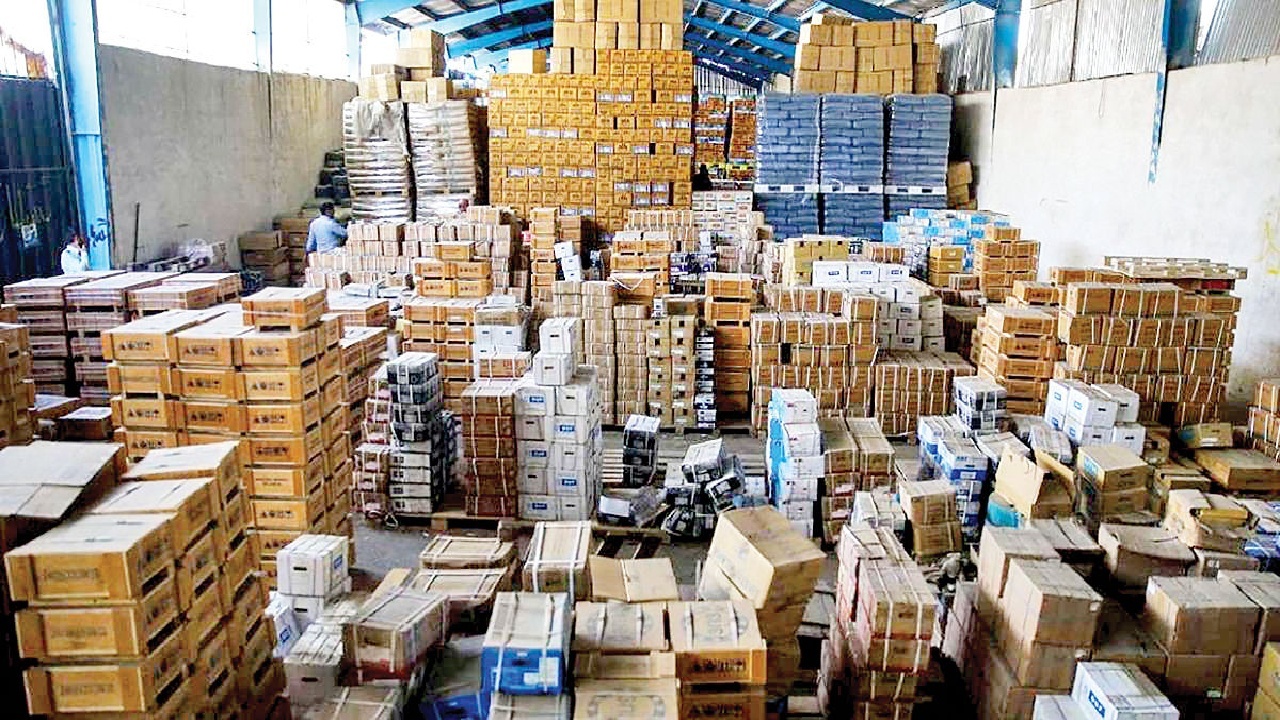 کشف انبار بزرگ احتکار دارو در دلفان