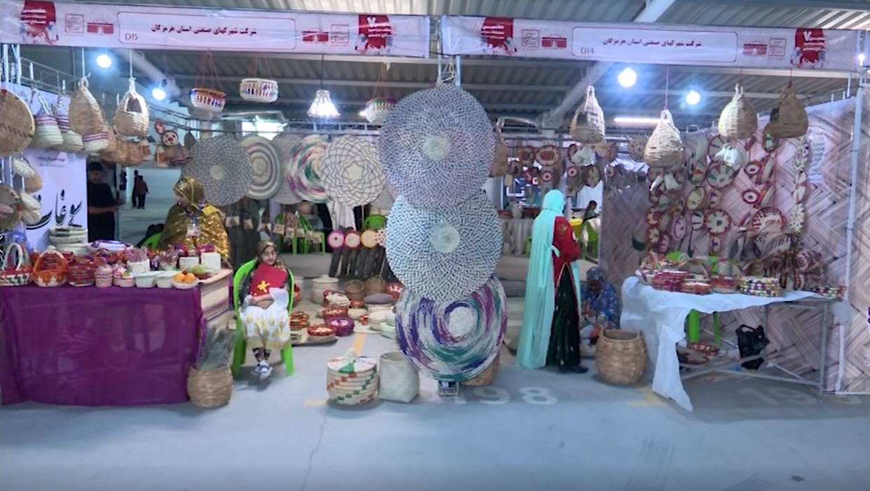 گشایش نمایشگاه صنایع دستی در سقف بندرعباس مال