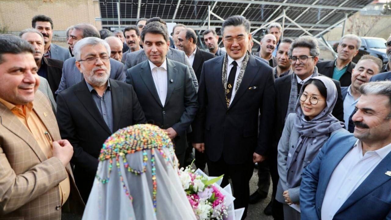 اهدای تجهیزات نیم‌میلیون دلاری کره جنوبی به کردستان / تأکید استاندار بر اعزام جوانان کردستانی به کره جنوبی برای آموزش‌های فنی پیشرفته