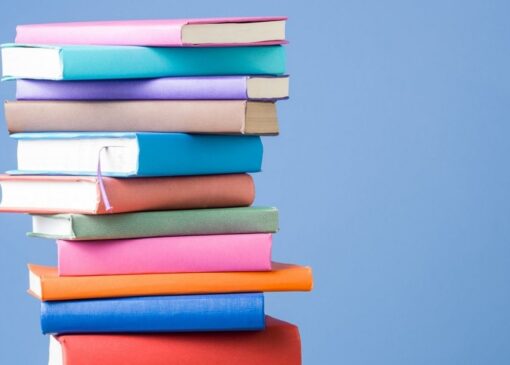 معرفی کتاب دو نیمه ماه + فیلم