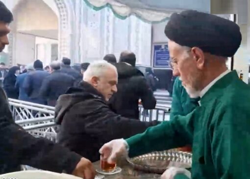 جلوه‌ای از ارادت خادمان قمی در چایخانه حرم مطهر امام رضا (ع)+فیلم