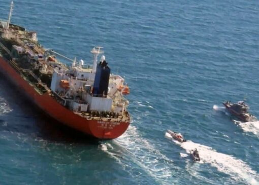 جزئیات توقیف نفتکش خارجی حامل ۴ میلیون لیتر سوخت قاچاق در آب‌های خلیج فارس