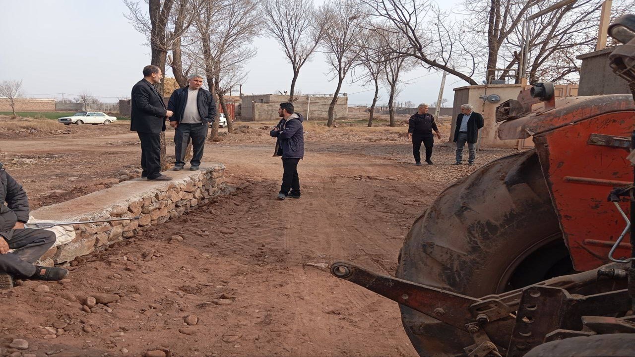 همدلی و همکاری برای یک جایگاه ورزش در مدرسه هنرروز شهر دیزج دیز