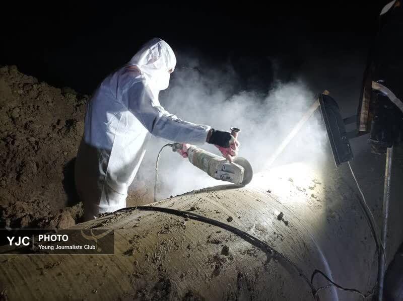 سیلاب شریان حیاتی انتقال آب لارستان را دوباره آسیب زد/۸ کیلومتر از خط انتقال آب در معرض خطر