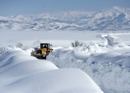 گردنه گله بادوش الیگودرز مسدود شد