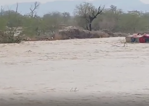 غرق شدن خودروی آتش نشانی در سیل پارسیان/ یک فوتی