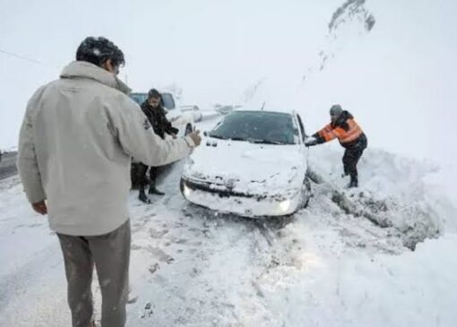 انسداد مقطعی چند محور کشور به‌دنبال بارش‌های گسترده/ بی‌توجهی به هشدار‌های جوی جان مسافران را گرفت