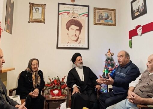 دیدار نماینده ولی فقیه در بنیاد شهید و امور ایثارگران با خانواده شهید «روبرت لازار»