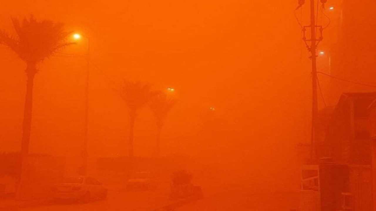 آسمان غرب عراق به رنگ سرخ درآمد + فیلم