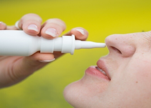 اعتیاد به قطره بینی؛ چگونه استفاده مکرر بر تنفس طبیعی تأثیر می‌گذارد