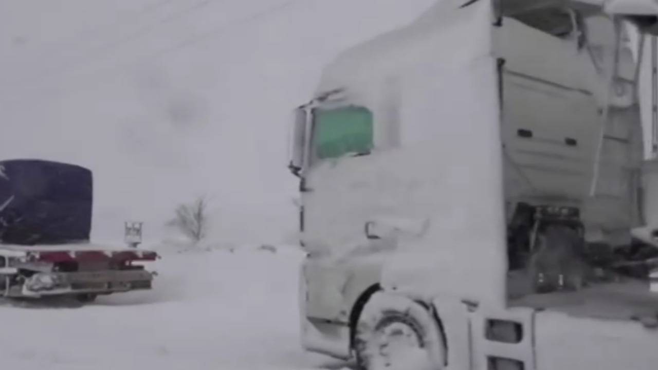 راه ارتباطی ۴۰۰ روستای کردستان مسدود است/ بسیج نیروها و تجهیزات برای امدادرسانی