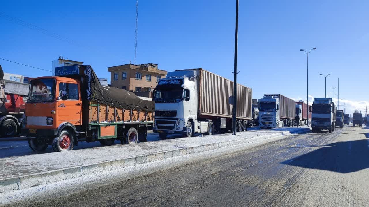 مسدود شدن محور همدان به کردستان به علت برف و کولاک