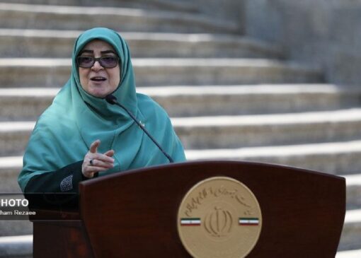 مهاجرانی: دولت افزایش حقوق کارکنان را به نظر مجلس نزدیک می‌کند