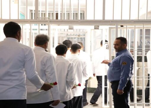 آزادی ۱۳ زندانی جرائم غیرعمد در قم با مشارکت آستان قدس رضوی و گذشت شاکیان