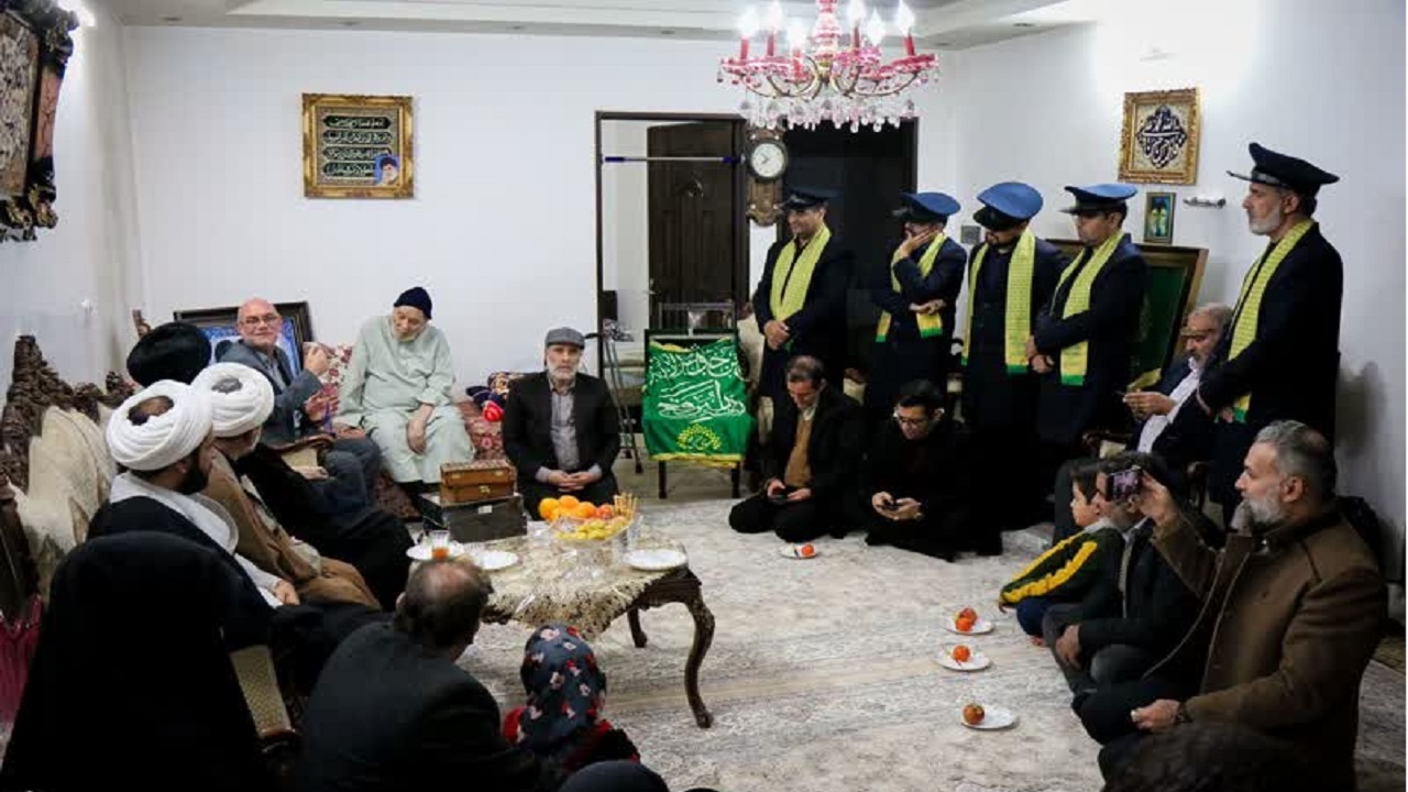 تکریم اهالی رسانه قم از پدر و مادر شهیدان محرابیان