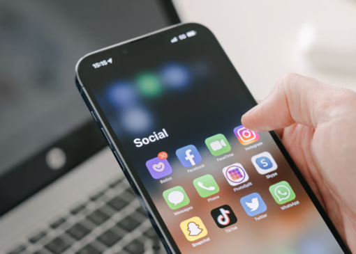 فرانسه دسترسی افراد زیر ۱۵ سال به رسانه‌های اجتماعی را ممنوع می‌کند