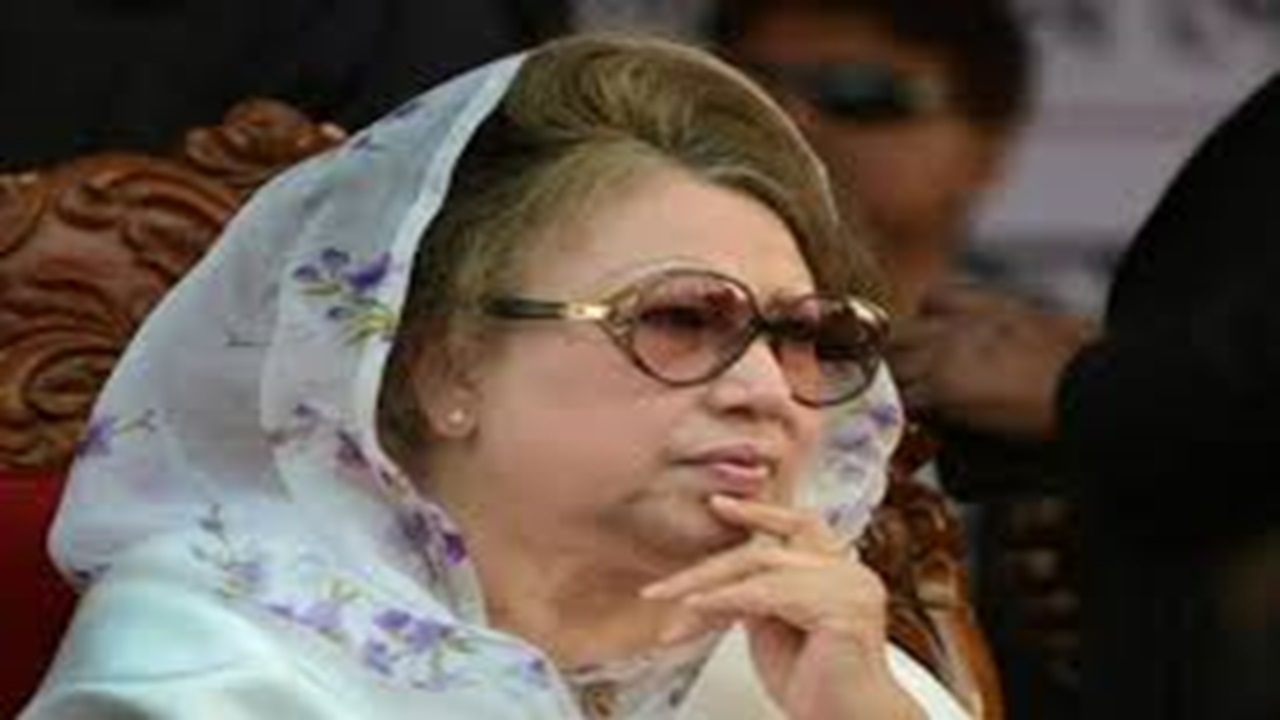 تشییع پیکر نخست‌وزیر پیشین بنگلادش با حضور ده‌ها هزار نفر + فیلم