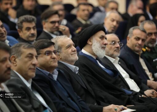 نشست رئیس جمهور با فعالان سیاسی و اجتماعی چهارمحال و بختیاری