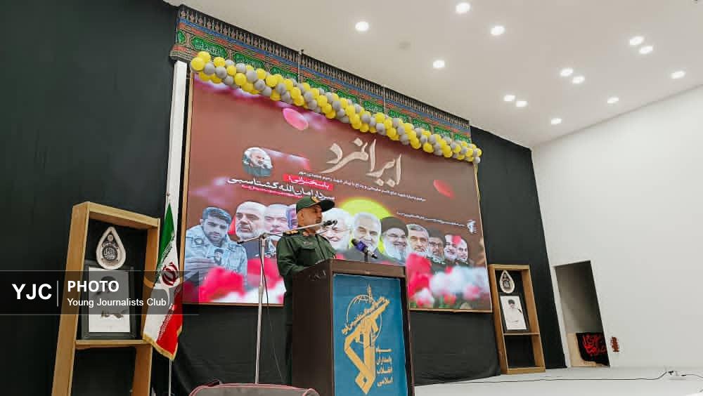 حضور پرشور مردم یاسوج در حسینیه ثارالله برای وداع با شهید رحیم مجیدی‌مهر+فیلم