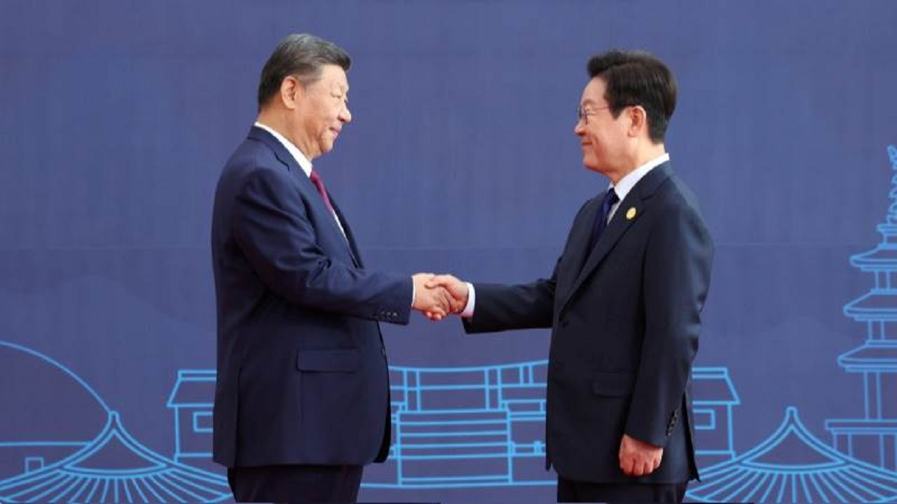 رئیس جمهور کره جنوبی برای دیدار با شی جین پینگ راهی چین می‌شود