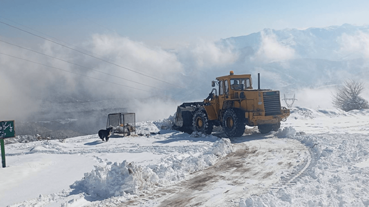 برف‌روبی بیش از ۱۰ هزار و ۵۰۰ کیلومتر باند در استان اردبیل