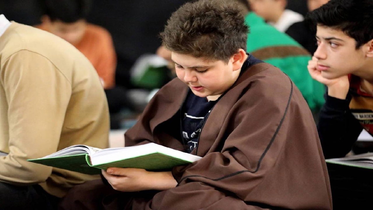 ۸۵۰۰ دانش آموز در چهارمحال و بختیاری معتکف شدند