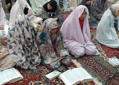 فیلمی از حال و هوای معتکفین مسجد صاحب الزمان (عج) آران و بیدگل