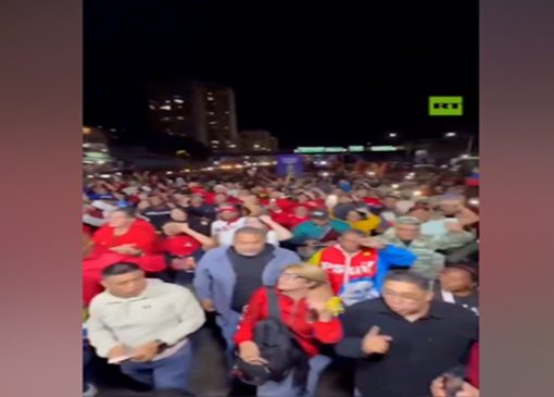 راهپیمایی شبانه ونزوئلایی‌ها و درخواست برای آزادی مادورو + فیلم