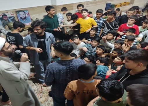 شور و حال دانش آموزان قمی در شب پایانی اعتکاف