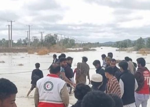 نجات فرد گرفتار در سیلاب روستای عورکی چابهار