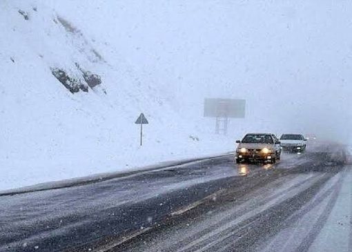 ‍تداوم بارش در محورهای مواصلاتی آذربایجان غربی/ مردم از سفرهای غیر ضروری بپرهیزند