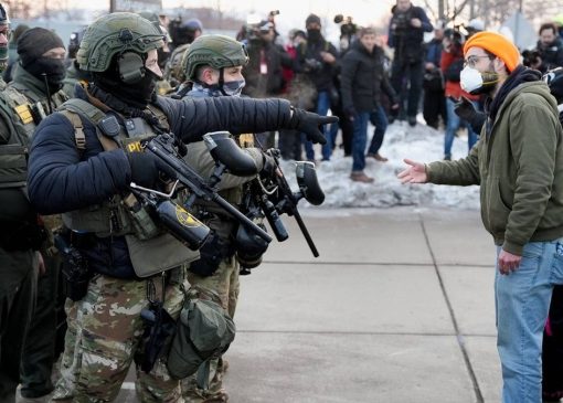 اعتراف به خشونت و سرکوب بی سابقه در آمریکا + فیلم