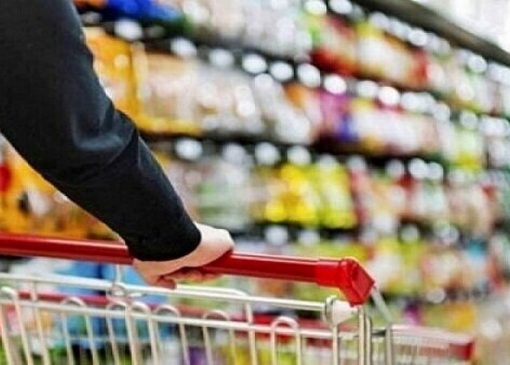 ثبات و فراوانی بازار کالا‌های اساسی در چالوس با همکاری کارگروه تنظیم بازار