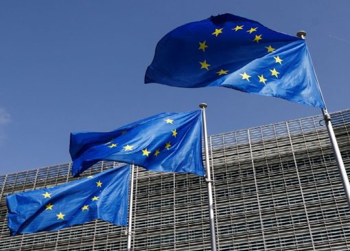 جهان حقیقت را می‌داند + فیلم