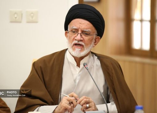 راه روحانیت، راه رهبری و خدمت به مردم است