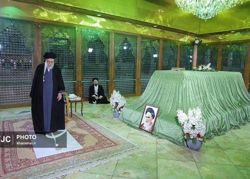 حضور رهبر معظم انقلاب در حرم مطهر امام خمینی (ره)
